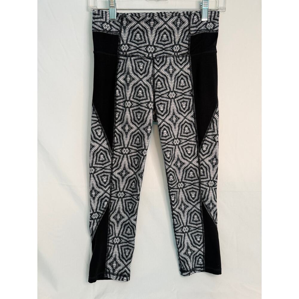 Athleta Printed Capri Leggings Women’s Black White Yoga Running Size SMALL